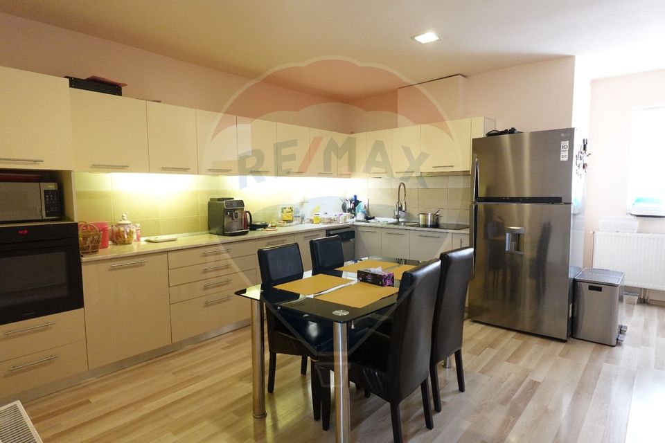 6 room House / Villa for sale