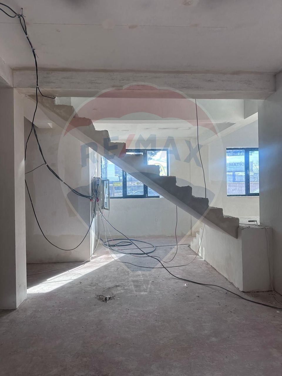 970sq.m Commercial Space for rent, Odai area