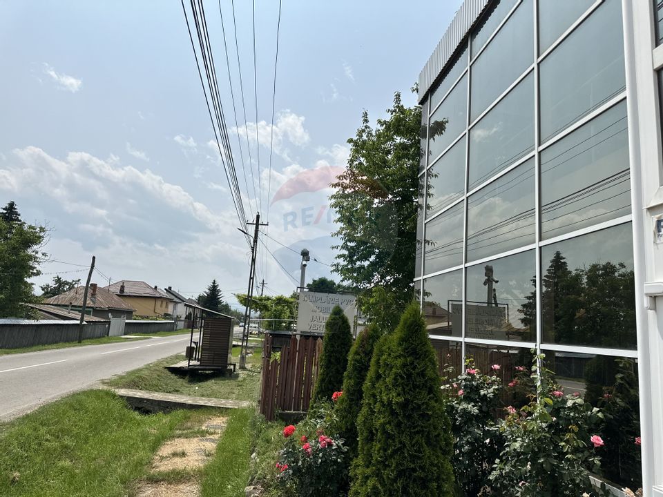 Spațiu comercial de 300 mp de vânzare