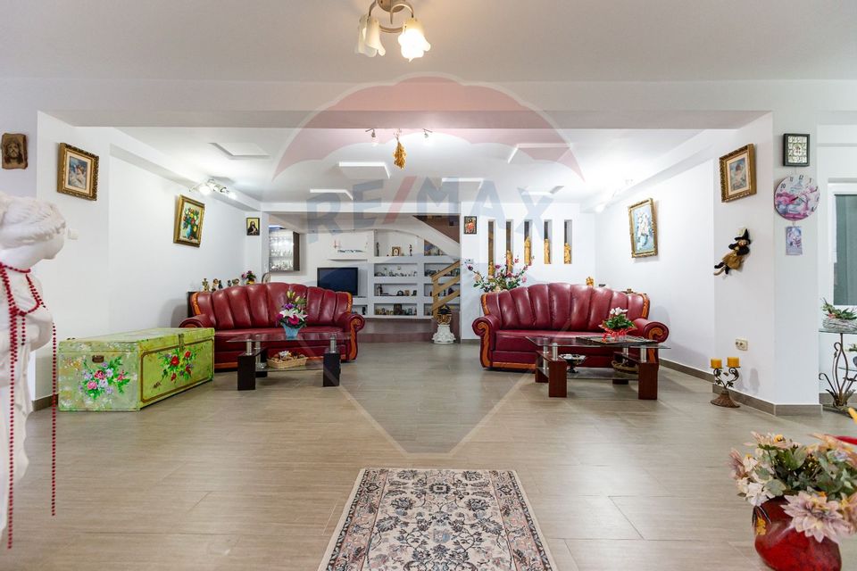 4 room Hotel / Pension for sale, Calea Moldovei area