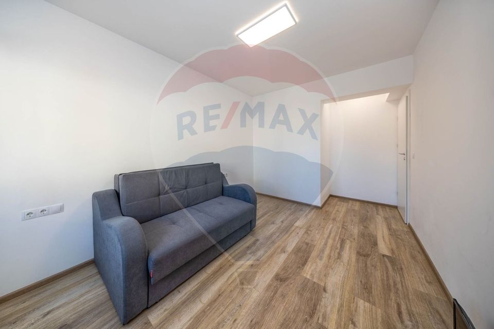 Apartament de vânzare cu două camere și balcon