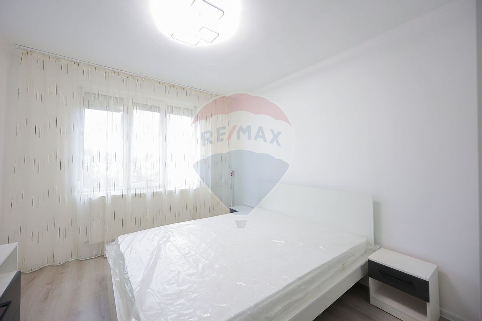 Apartament cu 3 camere de vânzare, zona Ioșia