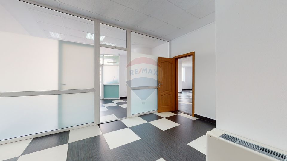 121sq.m Office Space for rent, Central area