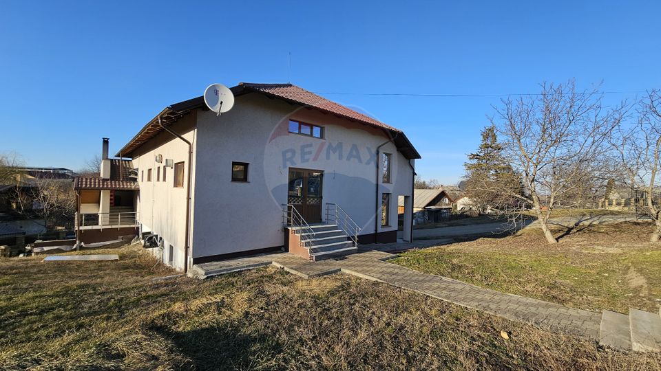 Complex comercial-cofetărie, patiserie pitzerie- Udești, Suceava