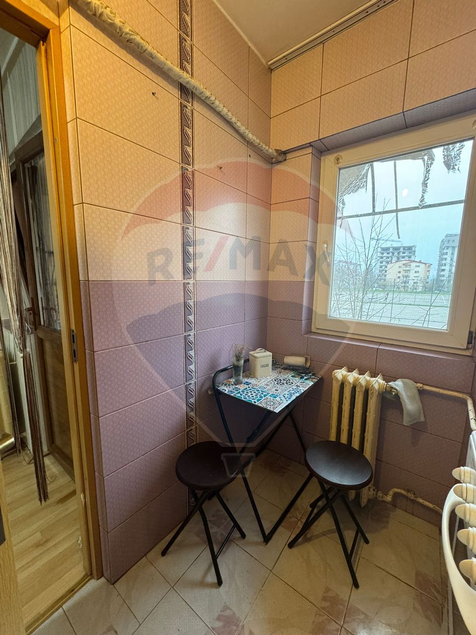 Garsoniera decomandata, etaj1/4,  libera, utilata