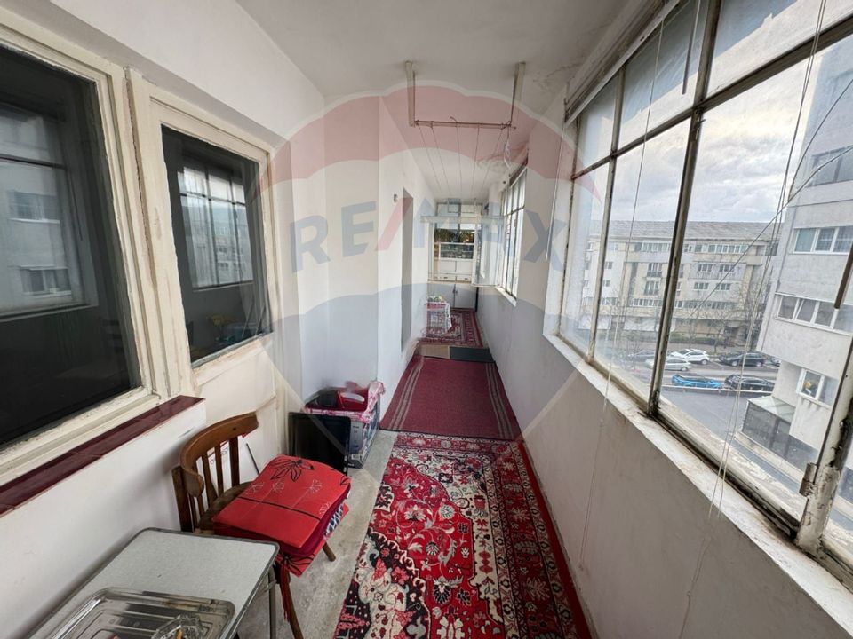 Apartament de vanzare - 4 camere- decomandat-Bistrita Lac