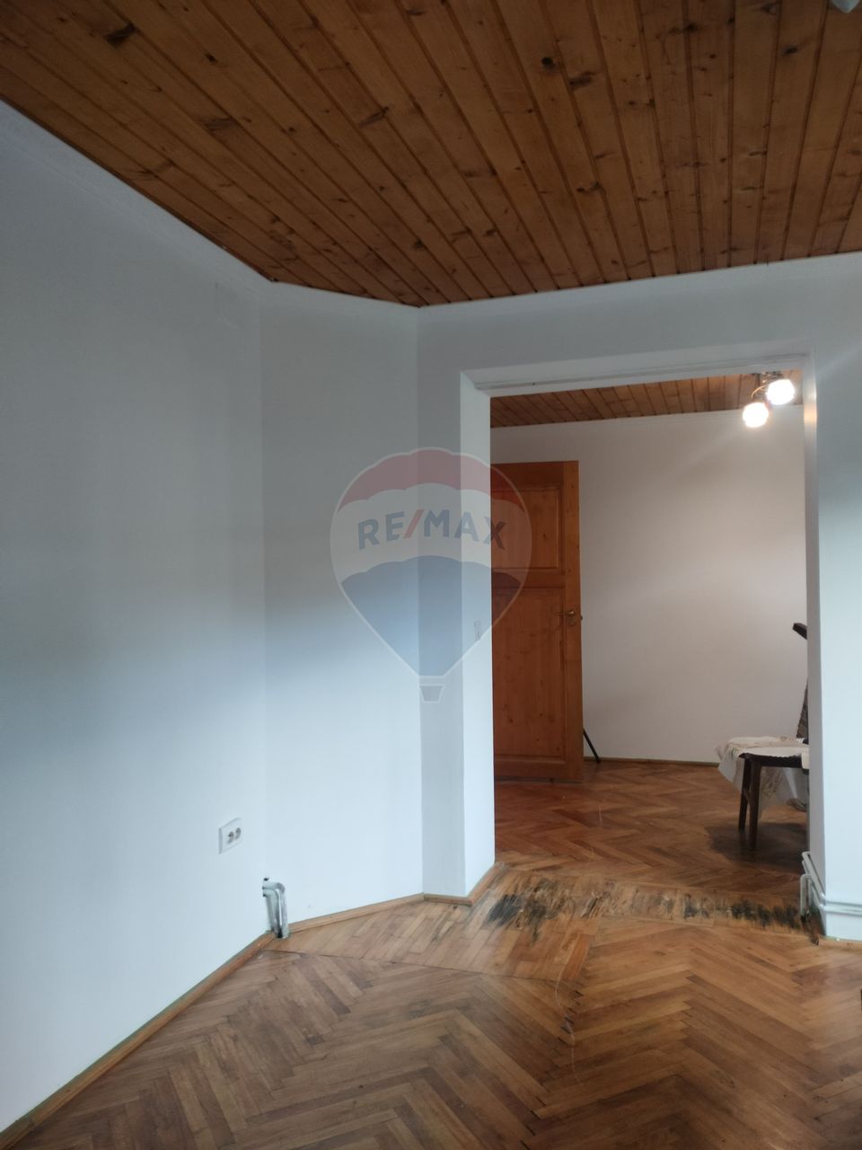 Apartament spațios cu 4 camere, zonă centrală – Sighișoara