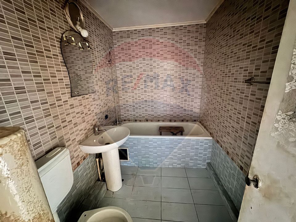 Apartament de vanzare, cu 3 camere decomandat  ZONA NORD