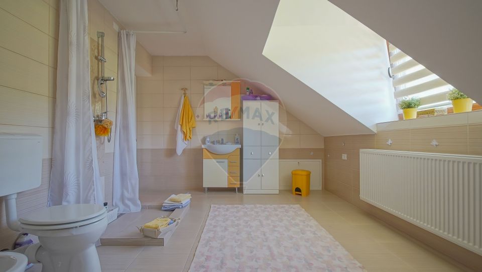 Vilă în zona Glăjărie, 10 camere, Sp + E + M, teren 2789 mp