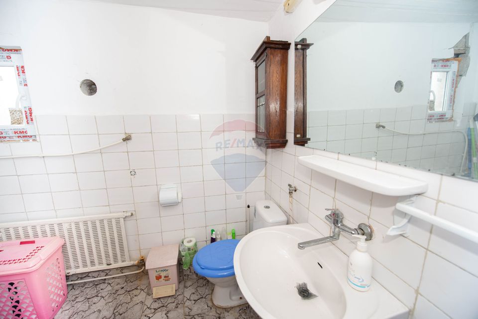 Apartament cu 4 camere 117 mp de vanzare, în curte 150 mp, Ploiesti