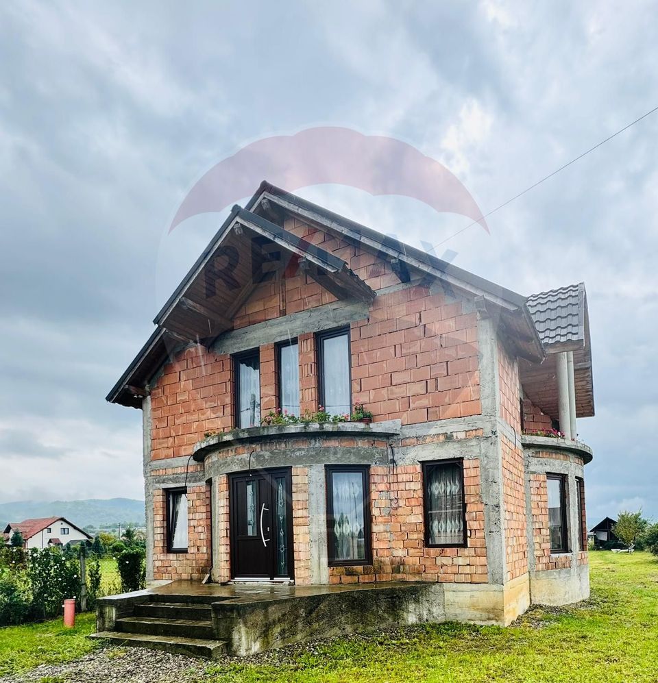 Casă / Vilă cu 5 camere de vânzare în zona Nord-Est