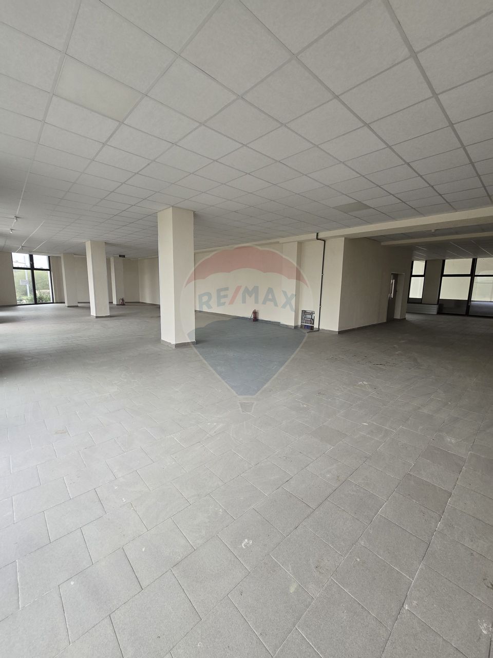 464sq.m Commercial Space for rent, Central area