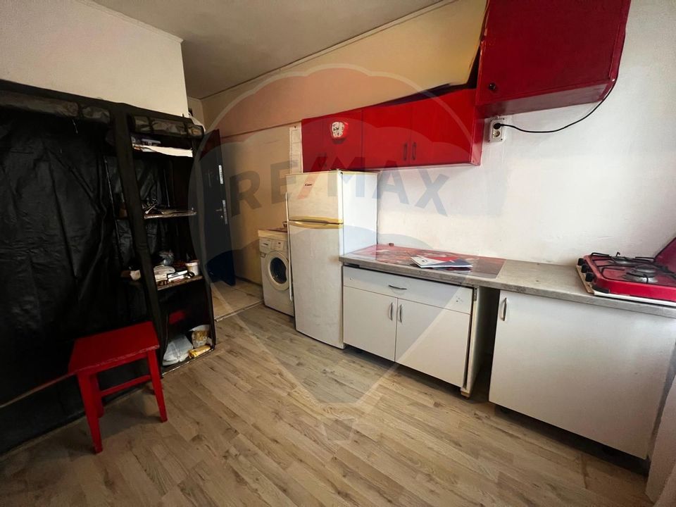 Vand garsoniera zona Vlaicu etajul 3