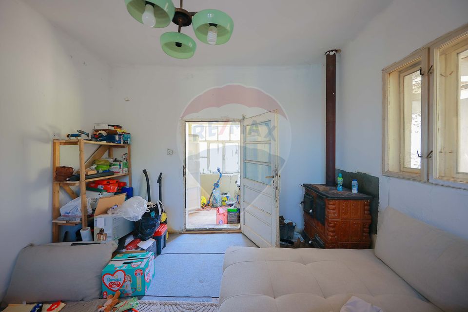 Casă  cu 3 camere și teren 4,342 mp de vânzare în Valea Mare de Codru