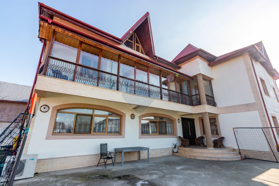 For Sale House / Villa with 11 rooms and Production Hall Voluntari