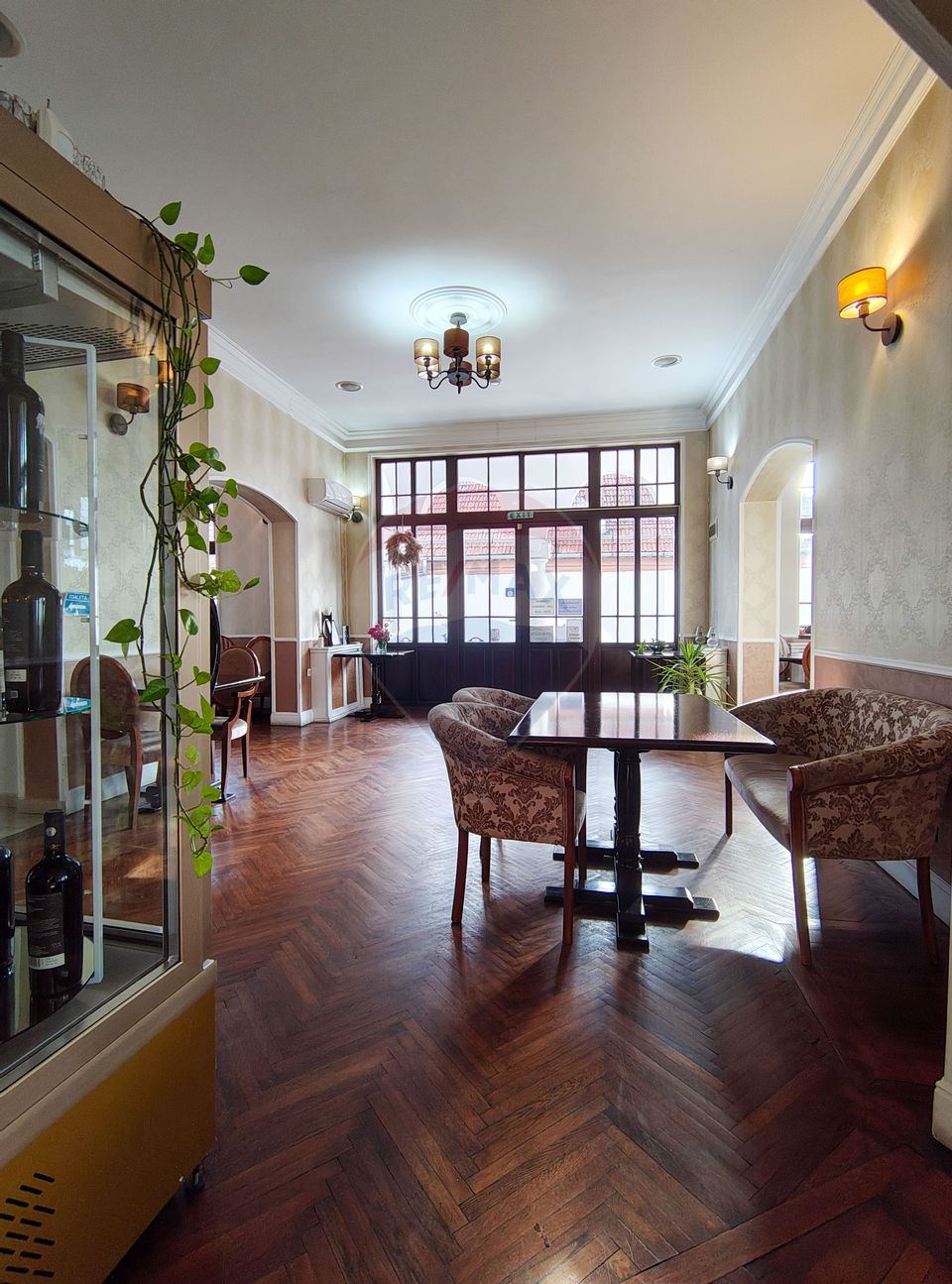 Două vile de patrimoniu, restaurate integral, cu farmec interbelic