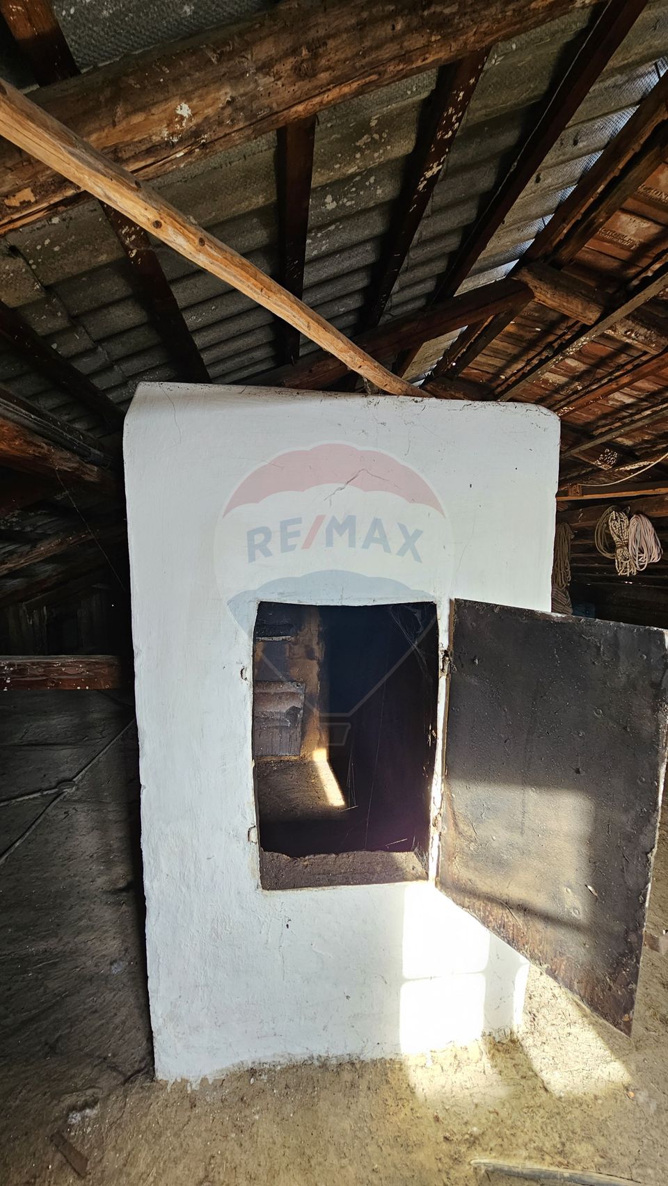 Casă / Vilă cu 3 camere de vânzare-Cacica-Suceava