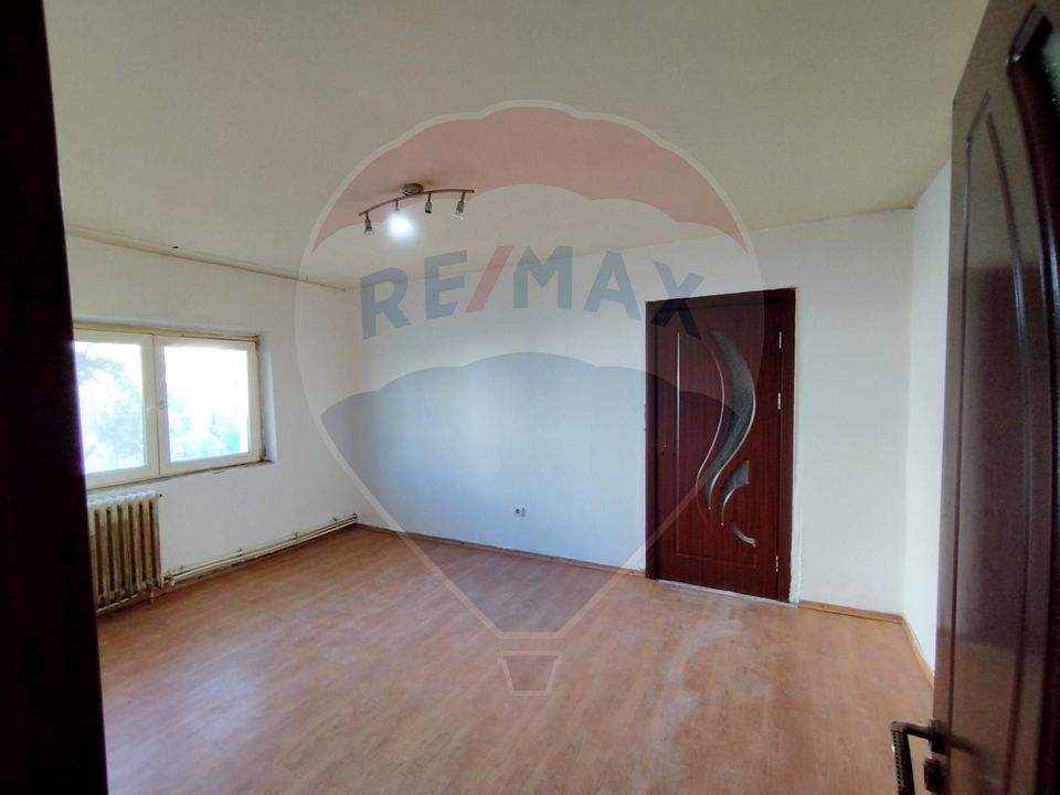 Apartament semidecomandat cu 2 camere, de vânzare, zona Republicii