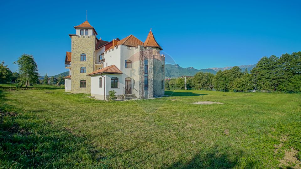 Building with medieval architecture, with multiple destinations