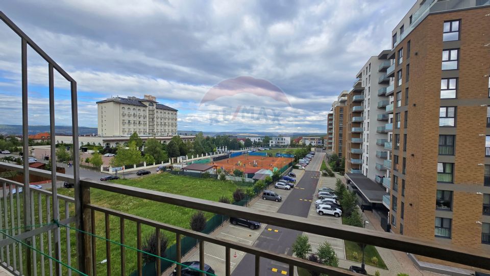 Apartament de 3 camere cu parcare subteranâ în zona Buna Ziua!