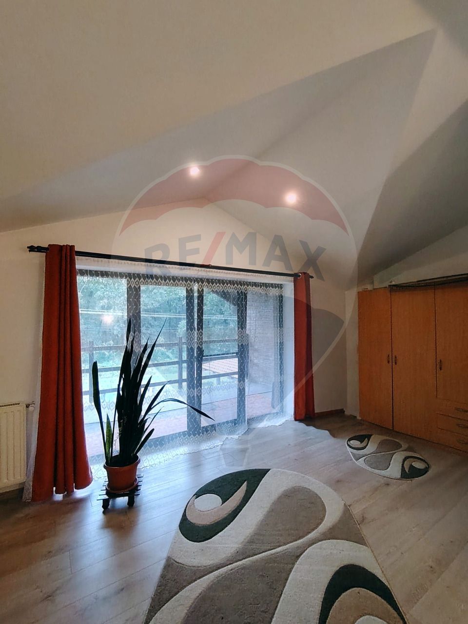 COMISION ZERO - Casa de locuit+spatiu comercial cu multiple functiuni