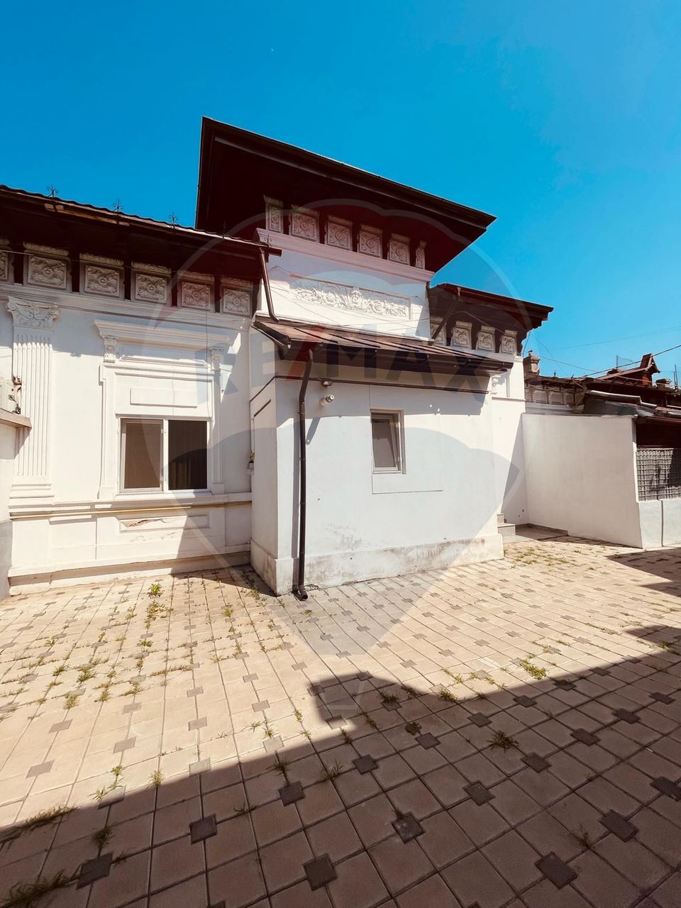 Casă / Vilă cu 4 camere de vânzare în zona Calea Calarasilor