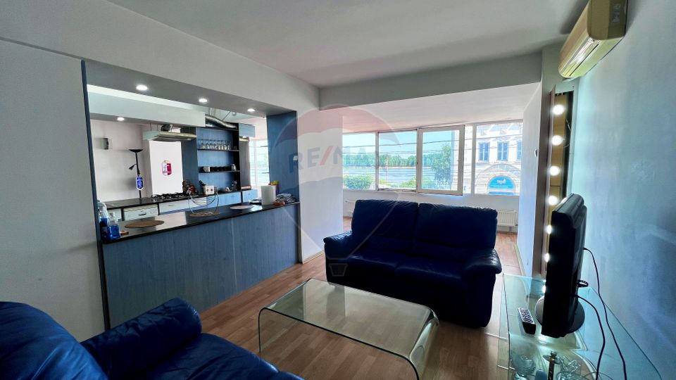 Apartament de vânzare Galați, 6 camere, Faleză - locuință sau birouri