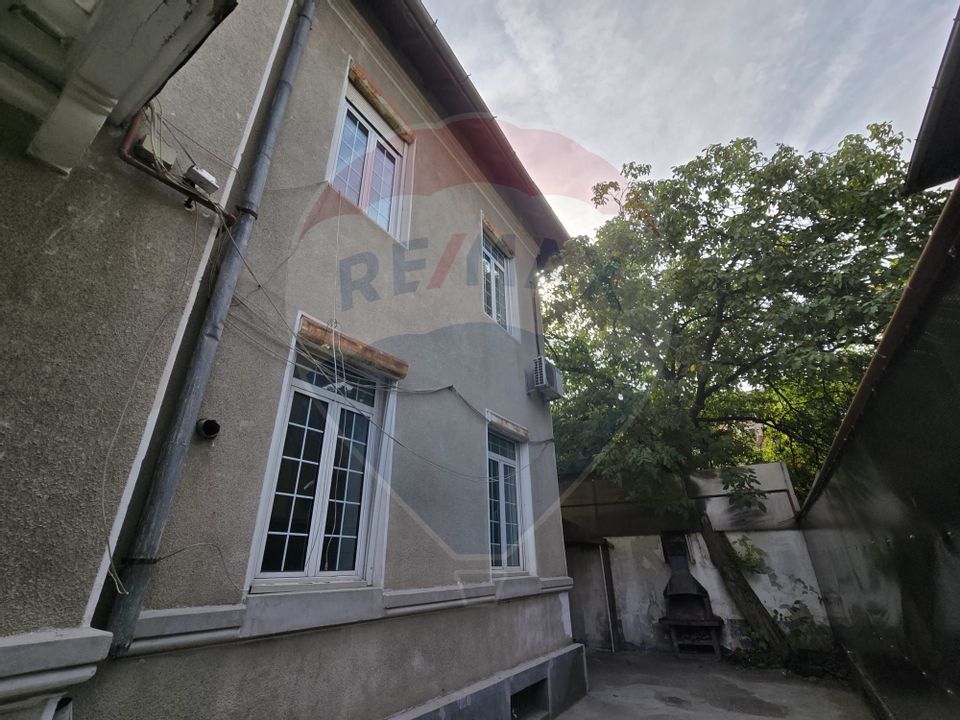 DE VANZARE Casă / Vilă cu 11 camere de vânzare în zona Parcul Carol