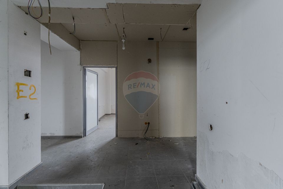 Cladire de 902 mp utili de vânzare, zona Grivitei - DN 13, COMISION 0