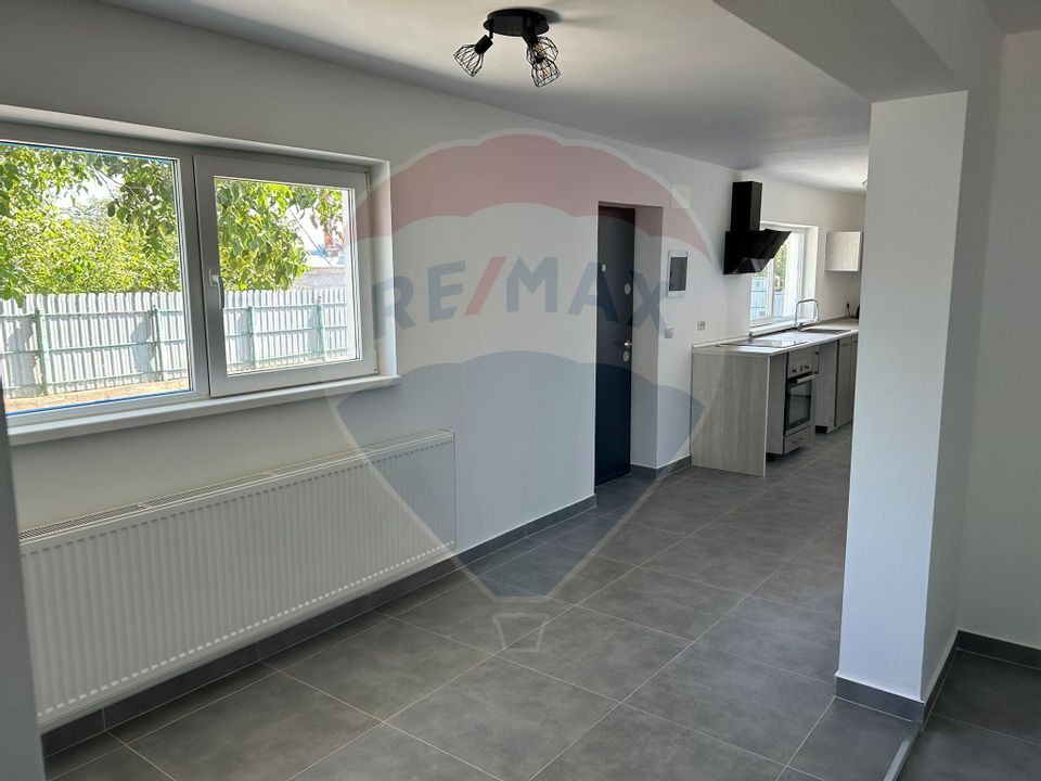 Casă renovată cu 4 camere în Urechești