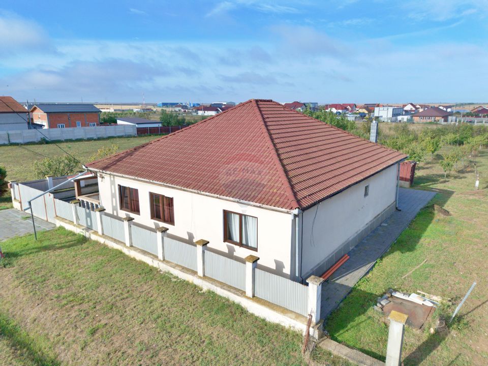 Casă cu 5 camere de vânzare loc. Frumușeni, jud. Arad