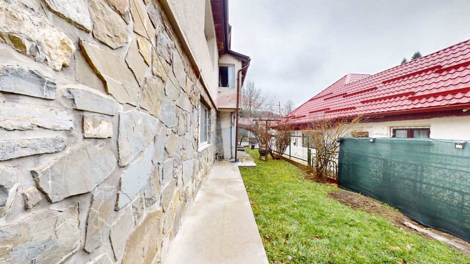 Casă / Vilă cu 9 camere de vânzare în zona Valea Cerbului comision 0%