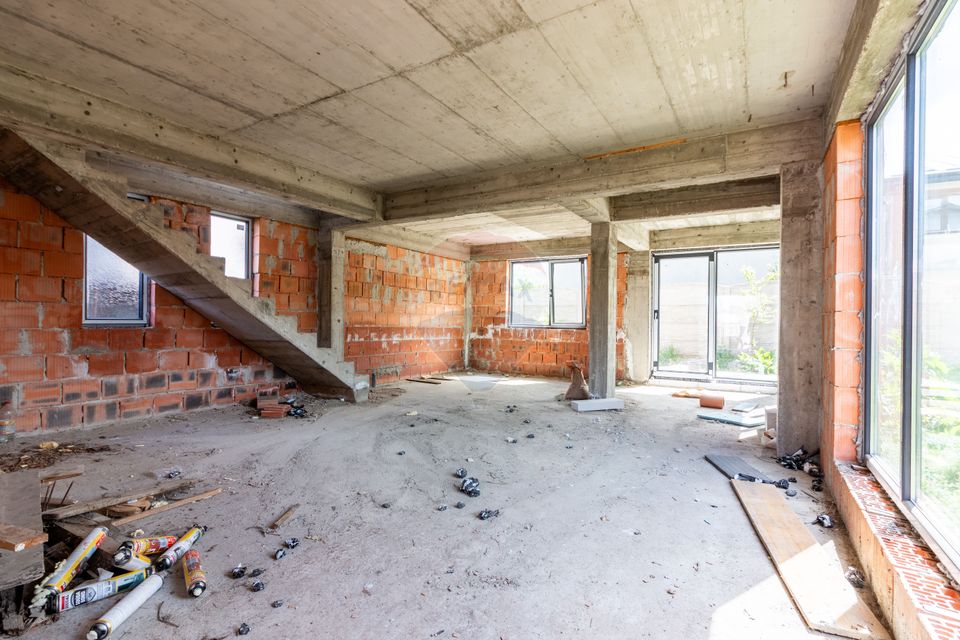 Casa / Vila la rosu in Chitila / Strada Rudeni - teren 264 mp