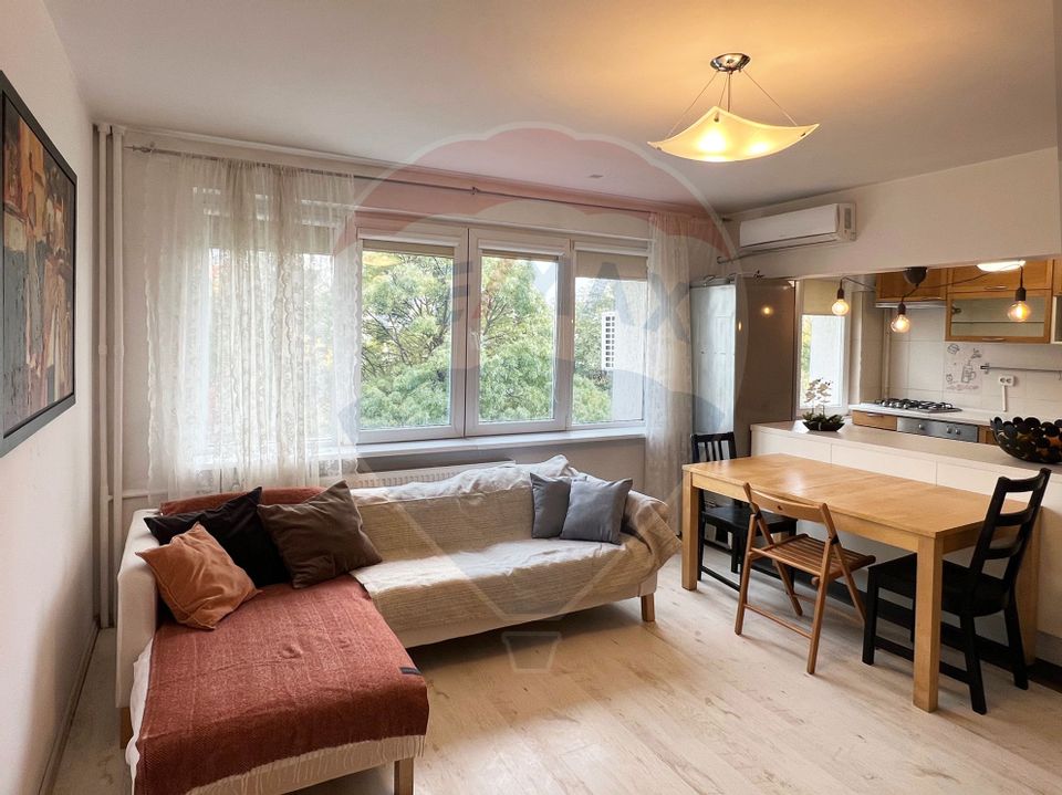 Vanzare apartament spatios,  3 camere - Metrou 1Mai