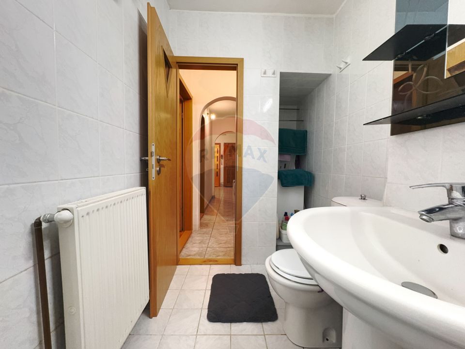 3 camere Complet decomandat  Aradului-Vest Etaj intermediar