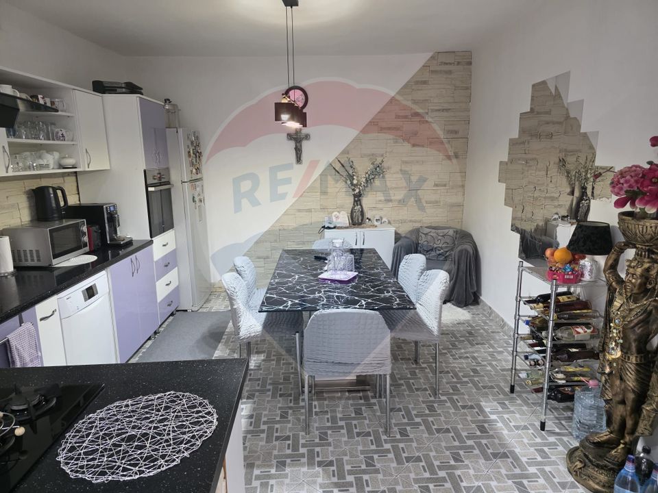 8 room House / Villa for sale