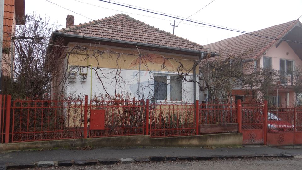EXCLUSIVITATE! Vanzare casa veche, cu 3 camere, in zona buna din Andrei Muresanu