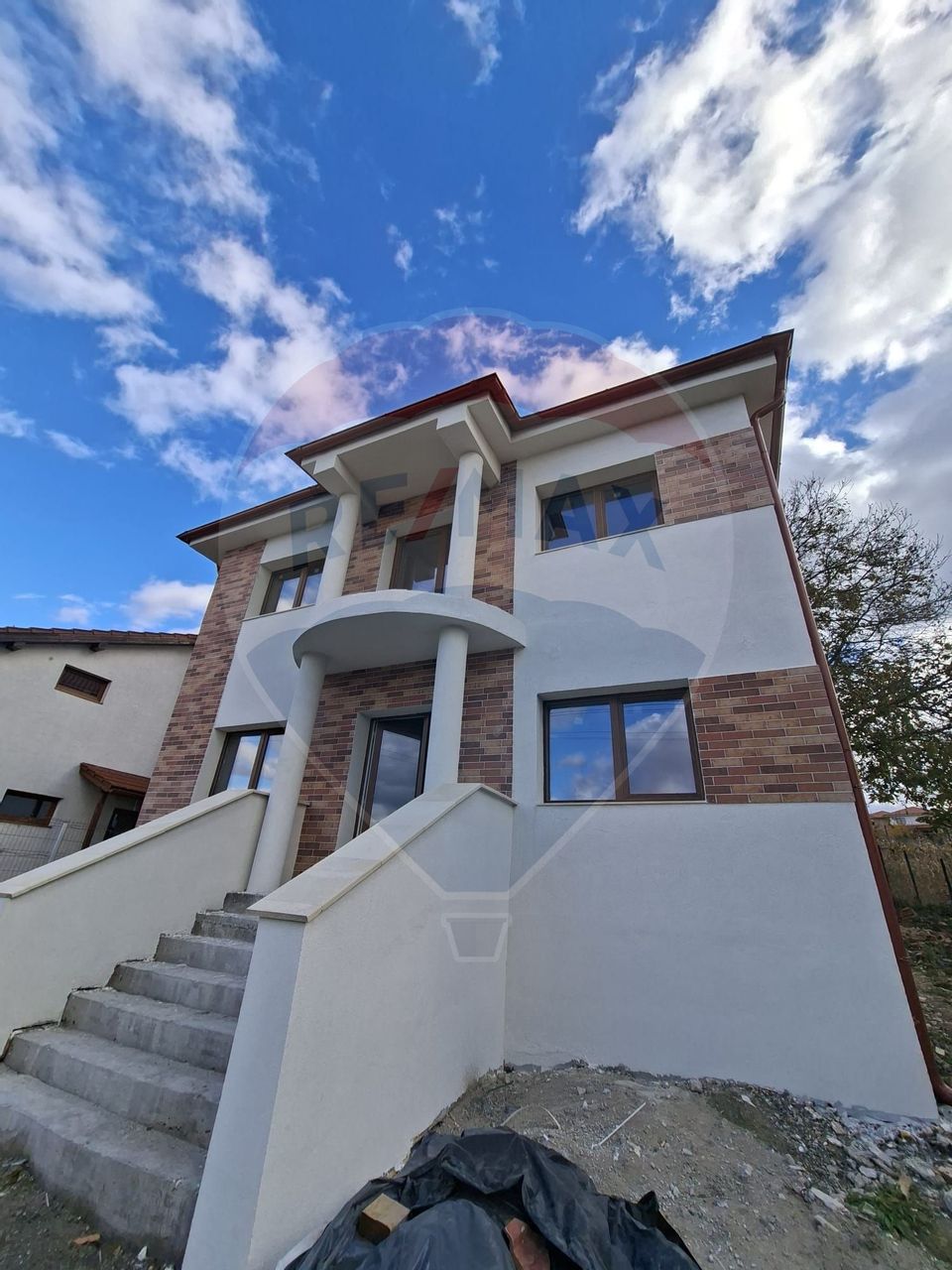 COMISION 0% Casă cu 4 camere de vânzare în Dezmir, 700 mp de teren