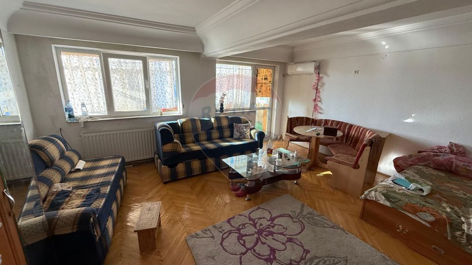 Apartament cu 4 camere de vânzare și boxă 12 mp zonă Ultracentrală