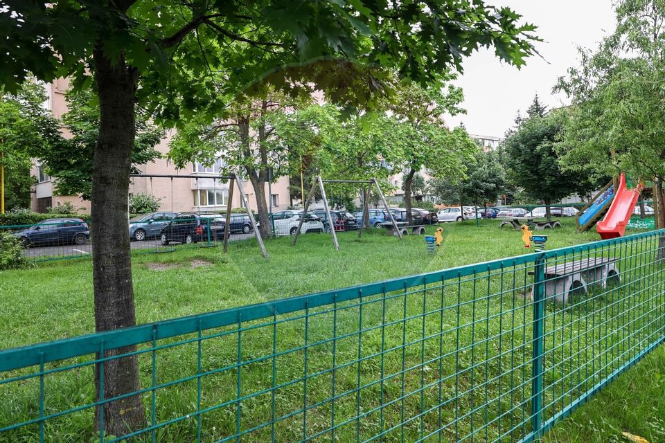 Zona Cosmos - 2 camere decomandat - Acoperis cu Garantie!