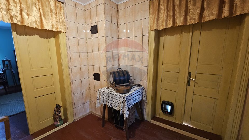 Casă / Vilă cu 3 camere de vânzare-Cacica-Suceava