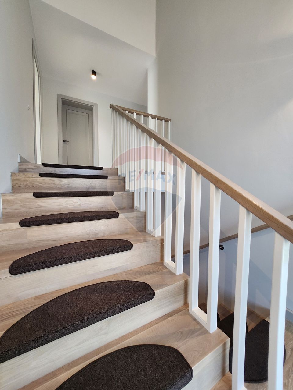 6 room House / Villa for sale, Aviatiei area