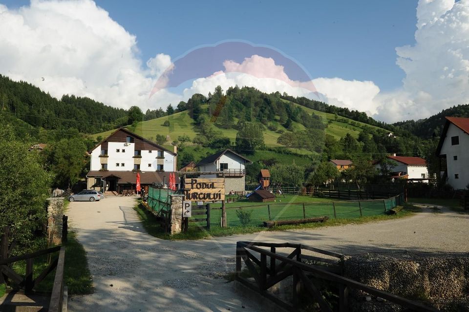 Hotel / Pensiune cu 18 camere de vânzare