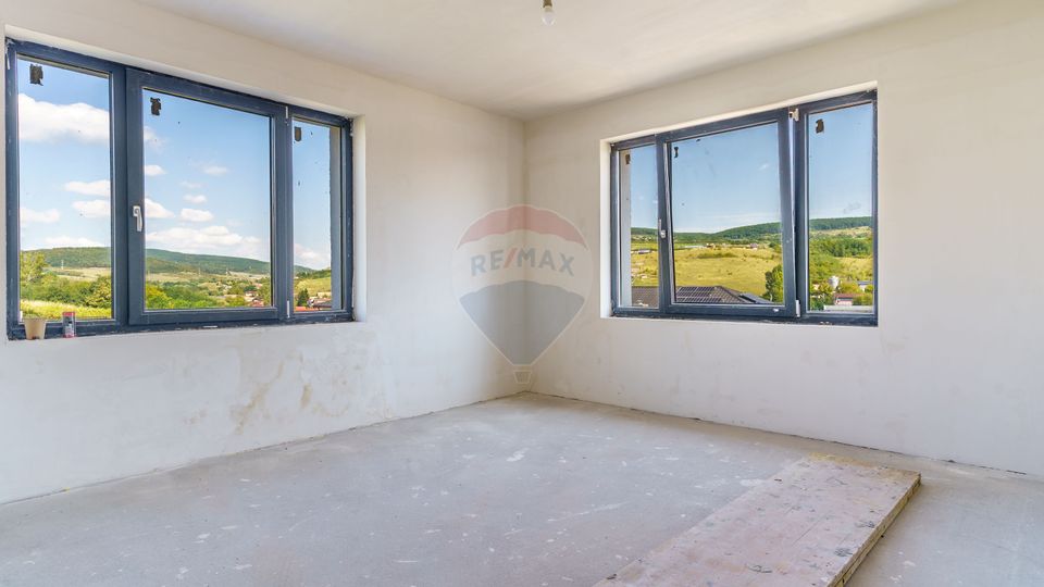 De vanzare duplex modern cu 4 camere, gradina si garaj, Baciu (Petrom)