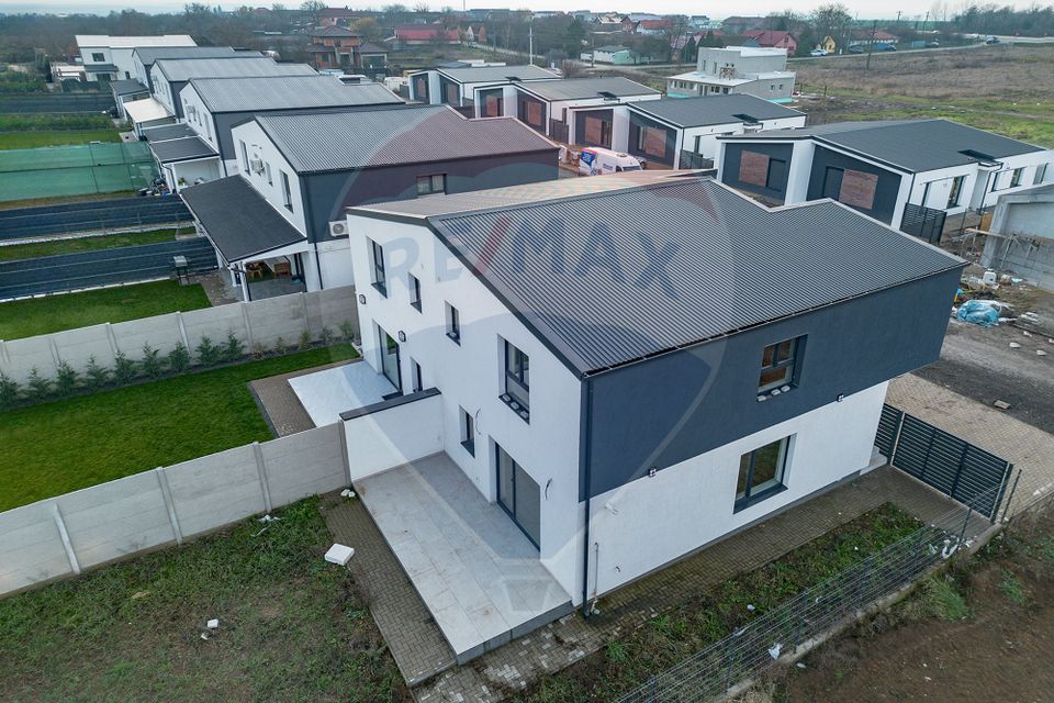 4 room House / Villa for sale