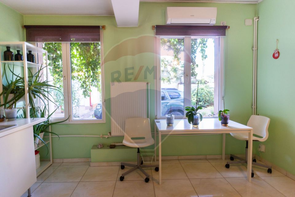 Casă / Vilă cu 10 camere si teren generos, Sos. Salaj