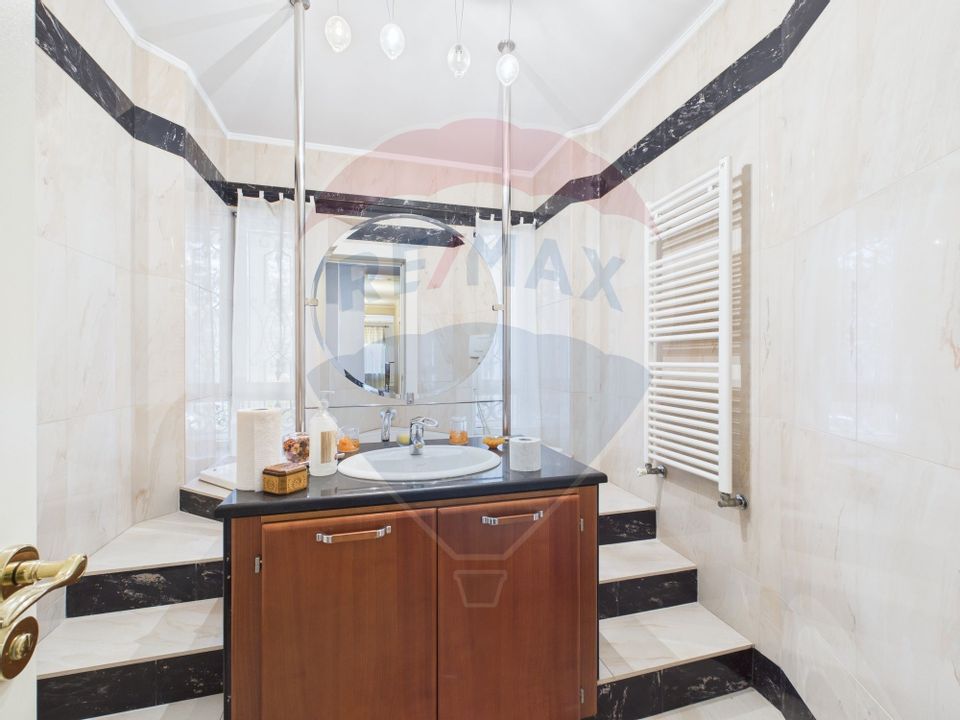 Vilă spectaculoasă în Balotești, curte 5000 mp si piscina interioara