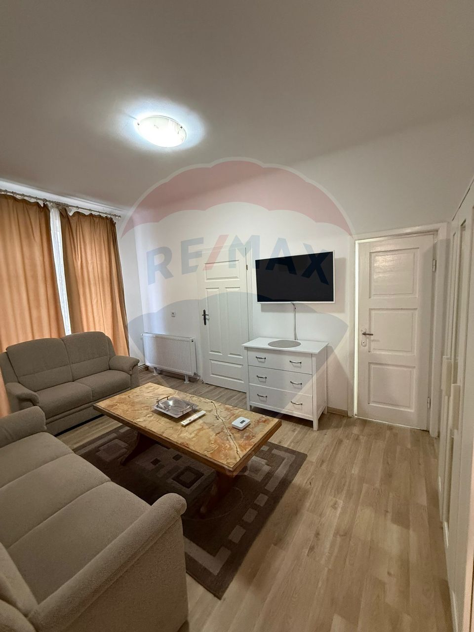 Apartament cu 3 camere de închiriat în zona Ultracentral