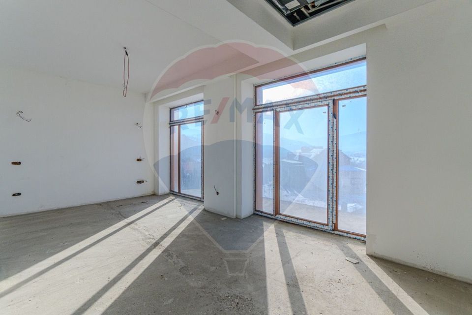 Activ Hotelier SubEvaluat | 18.000 mp construiti | 3 ha teren | BRASOV