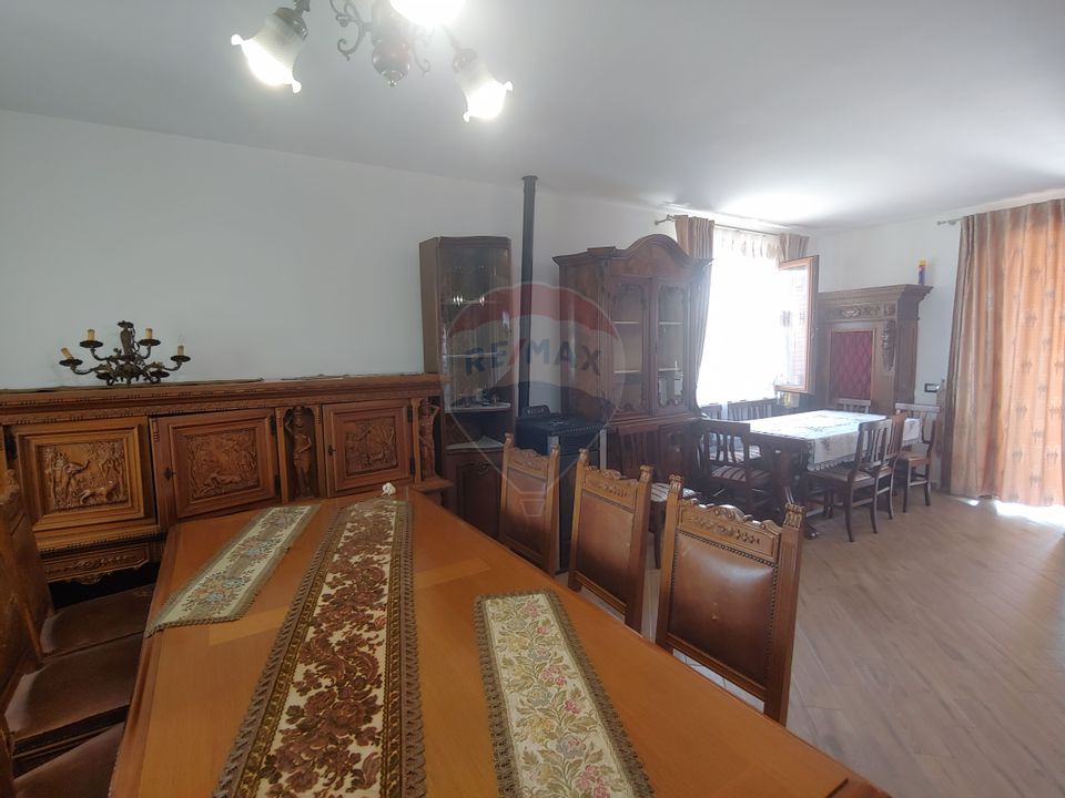 Casă / Vilă de lux cu 5 camere de vânzare în Vadu Moldovei, Suceava